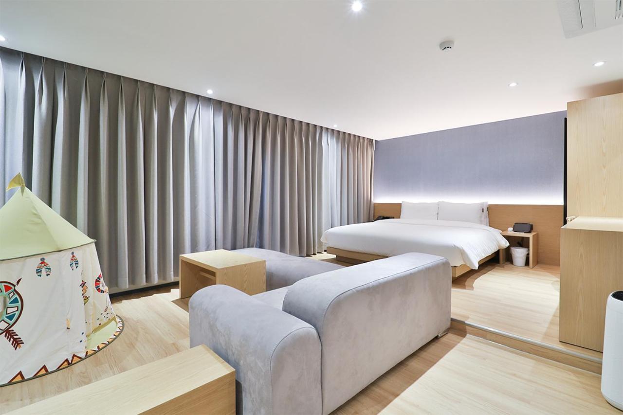 Custom Hotel Ilsan Ni Buitenkant foto